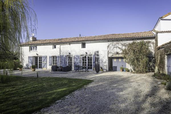 Secteur Prahecq Belle propriété de 154 m² environ avec dépendances et 1 gite de 34 m²