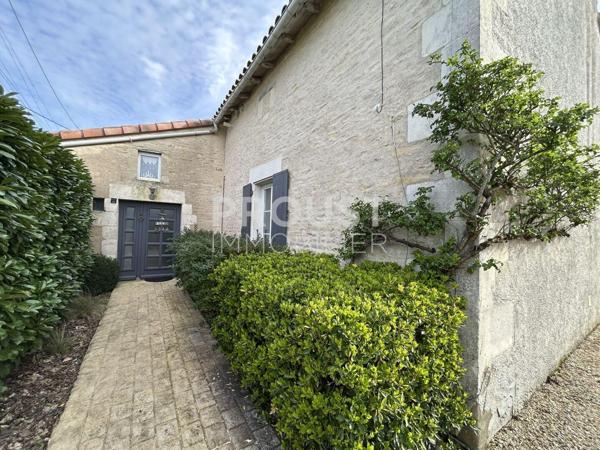 Secteur Prahecq Belle propriété de 154 m² environ avec dépendances et 1 gite de 34 m²