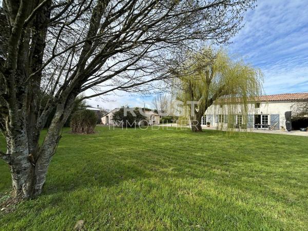 Secteur Prahecq Belle propriété de 154 m² environ avec dépendances et 1 gite de 34 m²