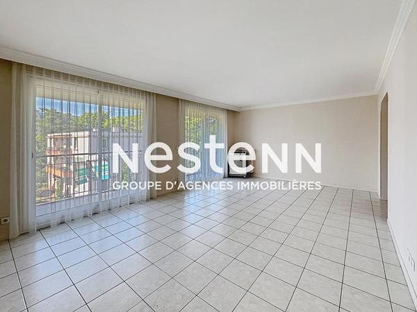 Grand Appartement T5 avec 3 chambres Balcon Cave au centre Rebufer - 69500 BRON