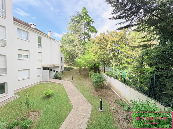 Studio
                                                                                                                                                                                                                                                                                                                        1 pièce(s)                                                                                                                                                                                                                                                                                                                              30  m²