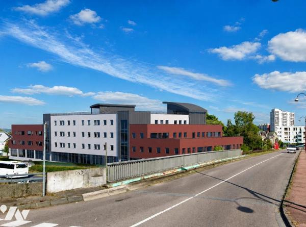 Immeuble neuf 8 800 m² Commerces & Bureaux
