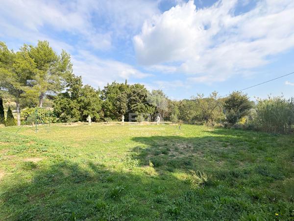 A VENDRE 84240 LA TOUR D'AIGUES MAISON TYPE 5 PIECES D'ENVIRON 156M² AVEC JARDIN, GARAGE ET DE NOMBREUX ESPACES DE RANGEMENTS