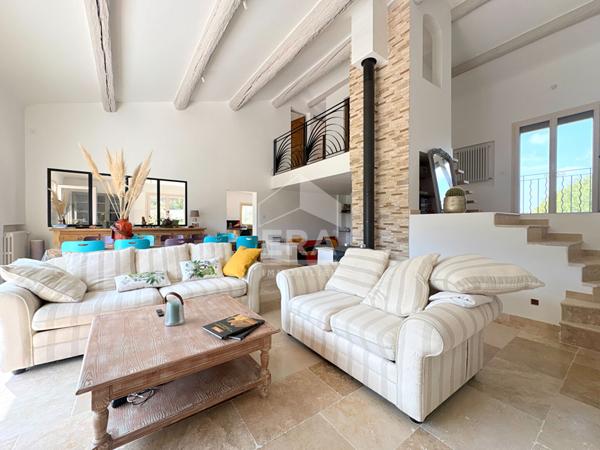 A VENDRE 84240 LA TOUR D'AIGUES MAISON TYPE 5 PIECES D'ENVIRON 156M² AVEC JARDIN, GARAGE ET DE NOMBREUX ESPACES DE RANGEMENTS