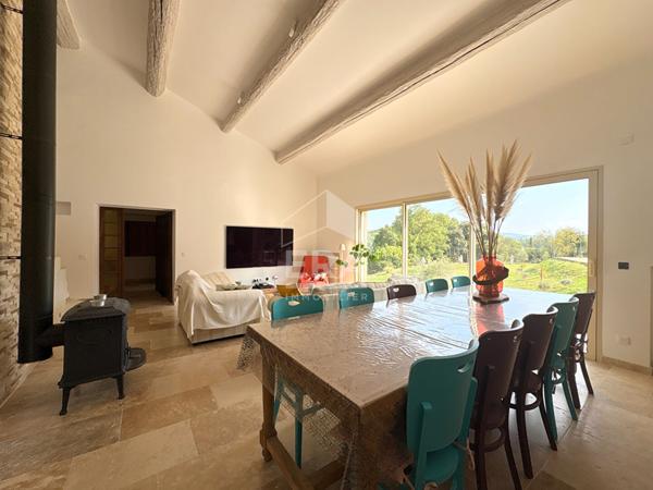 A VENDRE 84240 LA TOUR D'AIGUES MAISON TYPE 5 PIECES D'ENVIRON 156M² AVEC JARDIN, GARAGE ET DE NOMBREUX ESPACES DE RANGEMENTS