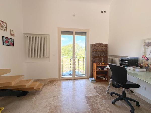 A VENDRE 84240 LA TOUR D'AIGUES MAISON TYPE 5 PIECES D'ENVIRON 156M² AVEC JARDIN, GARAGE ET DE NOMBREUX ESPACES DE RANGEMENTS