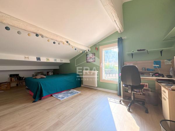 A VENDRE 84240 LA TOUR D'AIGUES MAISON TYPE 5 PIECES D'ENVIRON 156M² AVEC JARDIN, GARAGE ET DE NOMBREUX ESPACES DE RANGEMENTS