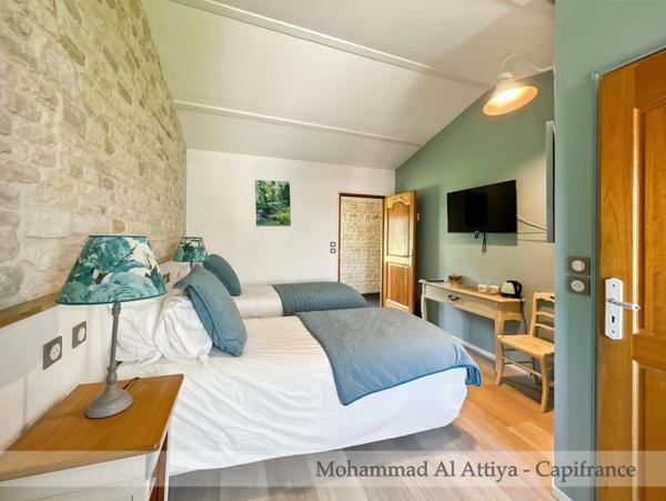 Magnifique propriété familiale avec gîte, studio et piscine à quelques minutes de La Rochelle (17)