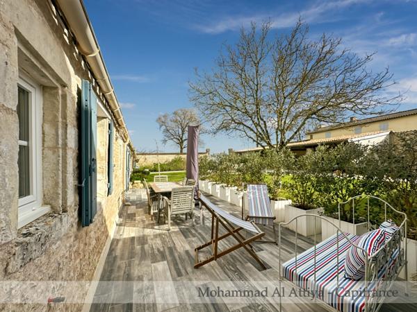 Magnifique propriété familiale avec gîte, studio et piscine à quelques minutes de La Rochelle (17)