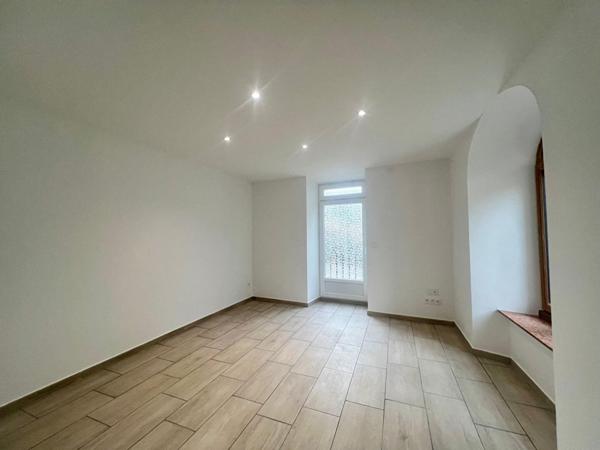 MAISON DE VILLAGE AVEC JARDIN A BARBAIRA