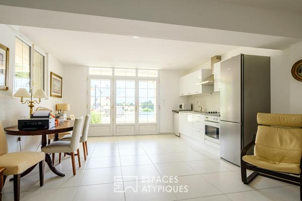 Propriété lumineuse avec piscine et vue dégagée