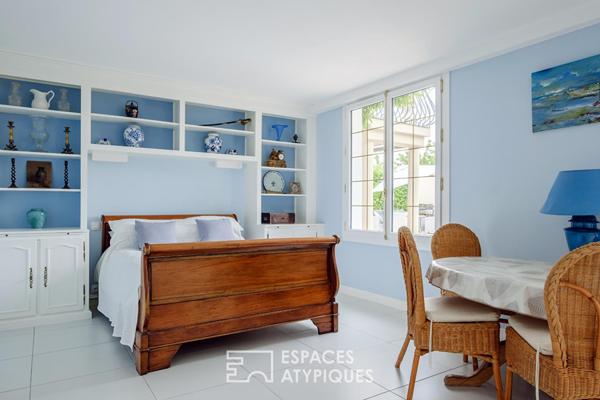 Propriété lumineuse avec piscine et vue dégagée