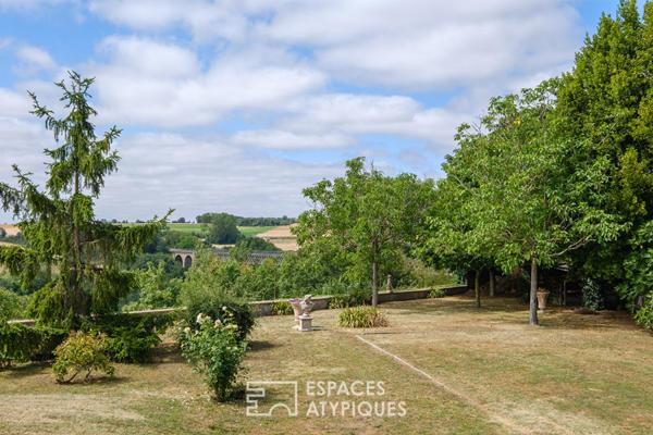 Propriété lumineuse avec piscine et vue dégagée