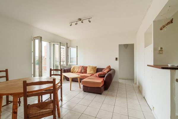 CARCASSONNE – LAPRADE Appartement T3 59m² avec balcon vue Cité et place de stationnement