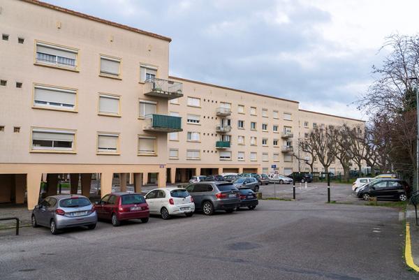 CARCASSONNE – LAPRADE Appartement T3 59m² avec balcon vue Cité et place de stationnement