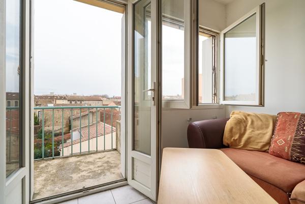 CARCASSONNE – LAPRADE Appartement T3 59m² avec balcon vue Cité et place de stationnement