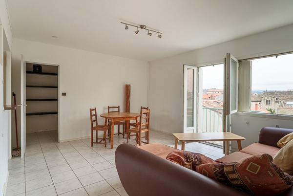 CARCASSONNE – LAPRADE Appartement T3 59m² avec balcon vue Cité et place de stationnement