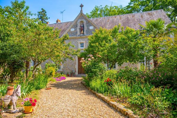 Maison à FRESNAY-SUR-SARTHE, 72130 - 8 pièces 330m²