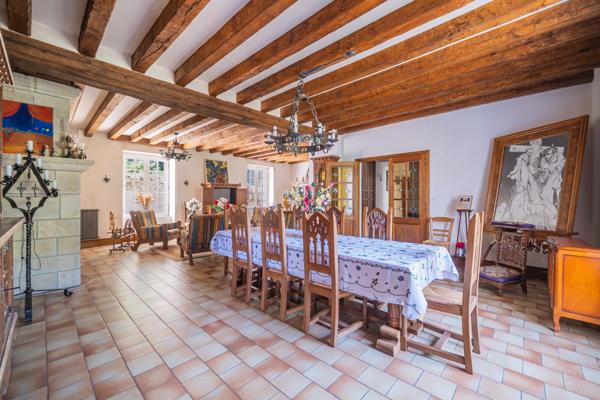 Maison à FRESNAY-SUR-SARTHE, 72130 - 8 pièces 330m²