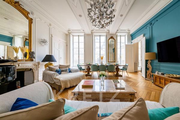 Bourgogne- DIJON centre historique - Appartement luxueux au sein d'un hôtel particulier, stationneme