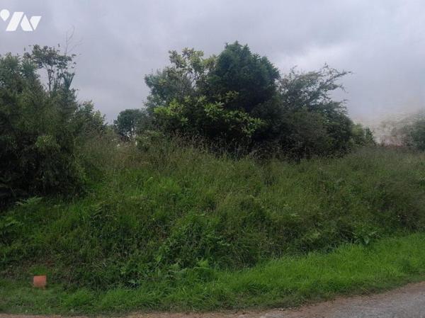 Retrouvez sur la commune de Loperhet (29470) ce terrain constructible d'environ 700 m². Non via...