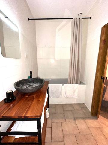 À VENDRE - BORDEAUX SAINT-MICHEL - studio avec terrasse