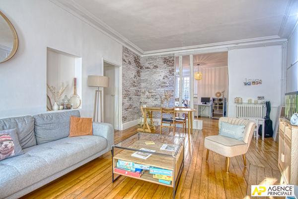 Versailles Notre-Dame Appartement 4 pièces 83.5 m² avec terrasse situé au 1er étage €700 000 ** - Référence 26530