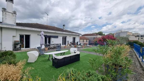HYPER CENTRE de Dax, terrasse de 180m²