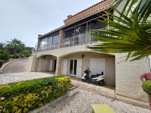 Villa La Seyne Sur Mer de 8 pièces de 221 m² avec piscine et garage sur un terrain de 886 m2