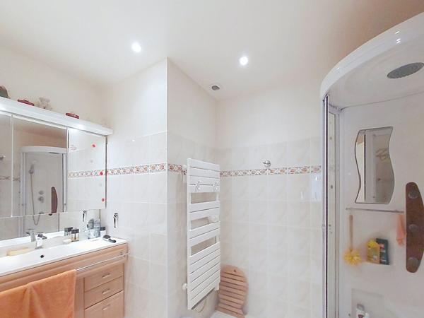 Villa La Seyne Sur Mer de 8 pièces de 221 m² avec piscine et garage sur un terrain de 886 m2