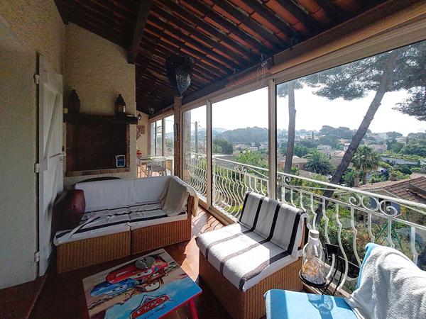 Villa La Seyne Sur Mer de 8 pièces de 221 m² avec piscine et garage sur un terrain de 886 m2