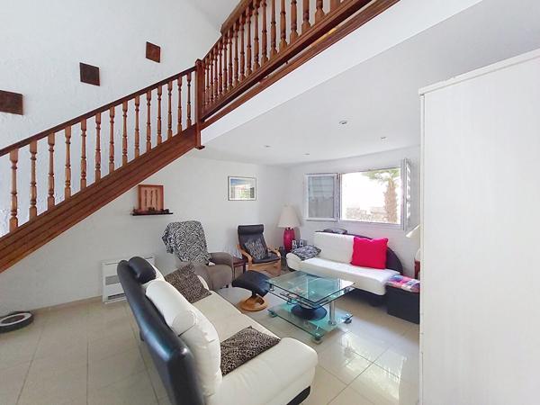 Villa La Seyne Sur Mer de 8 pièces de 221 m² avec piscine et garage sur un terrain de 886 m2