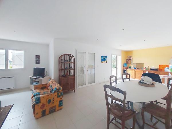 Villa La Seyne Sur Mer de 8 pièces de 221 m² avec piscine et garage sur un terrain de 886 m2