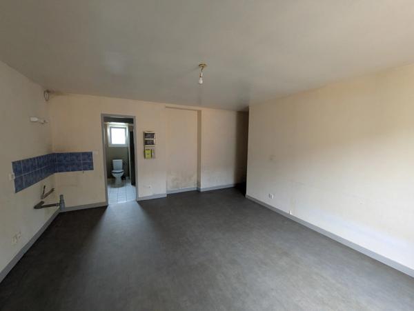 LORIENT CENTRE STUDIO DE 27 M² ENVIRON AVEC CAVE ET TERASSE COMMUNE