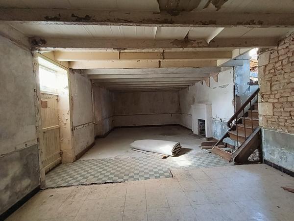Maison en pierre à 10 mn de Melle et La Mothe, Chey 79120