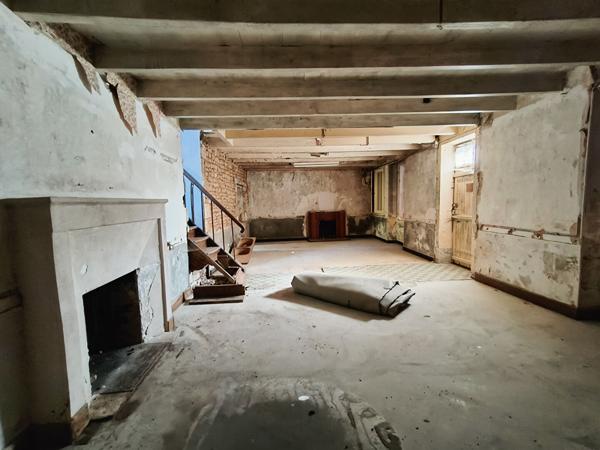 Maison en pierre à 10 mn de Melle et La Mothe, Chey 79120