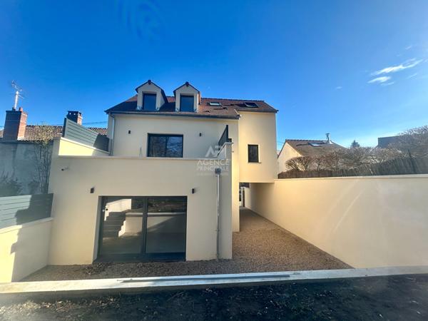 Maison Orgeval 7 pièces 5 chambres 161 m2 749 000 € **  - Référence  9026