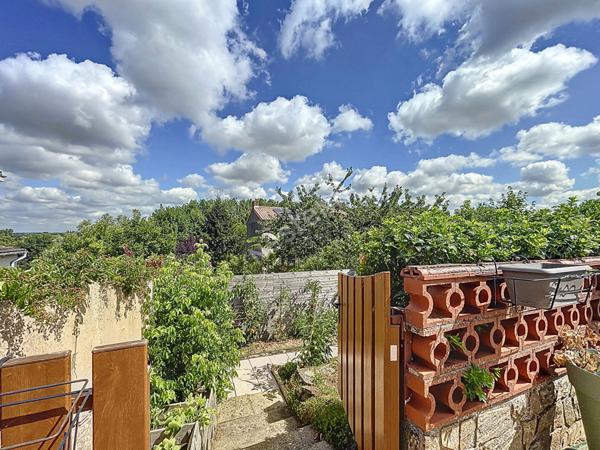 Charmante maison à vendre à Saint Jean de Boiseau 3 chambres , jardin et garage.