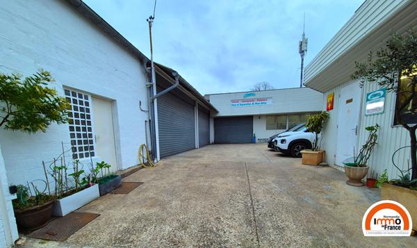 Ensemble immobilier de 440m²  Petit-Quevilly :  maison briques et silex + entrepôt / garage