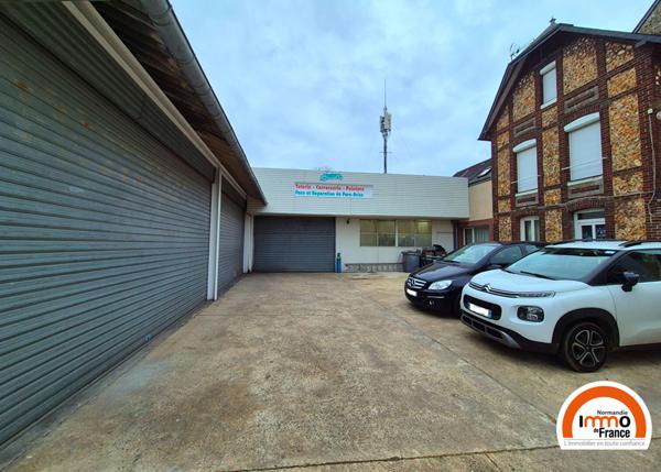 Ensemble immobilier de 440m²  Petit-Quevilly :  maison briques et silex + entrepôt / garage