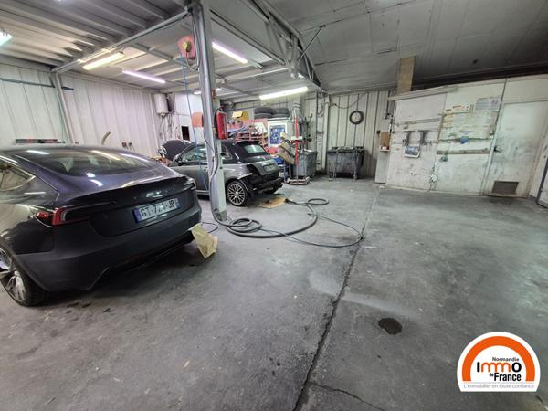 Ensemble immobilier de 440m²  Petit-Quevilly :  maison briques et silex + entrepôt / garage