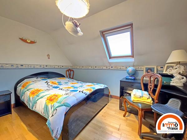 Ensemble immobilier de 440m²  Petit-Quevilly :  maison briques et silex + entrepôt / garage