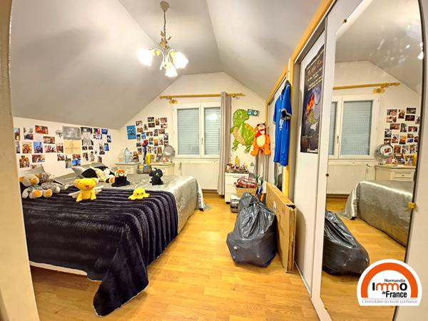 Ensemble immobilier de 440m²  Petit-Quevilly :  maison briques et silex + entrepôt / garage