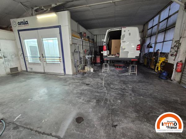 Ensemble immobilier de 440m²  Petit-Quevilly :  maison briques et silex + entrepôt / garage