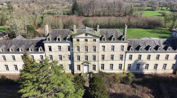 Chateau de 2 595 m²
