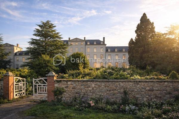 Chateau de 2 595 m²