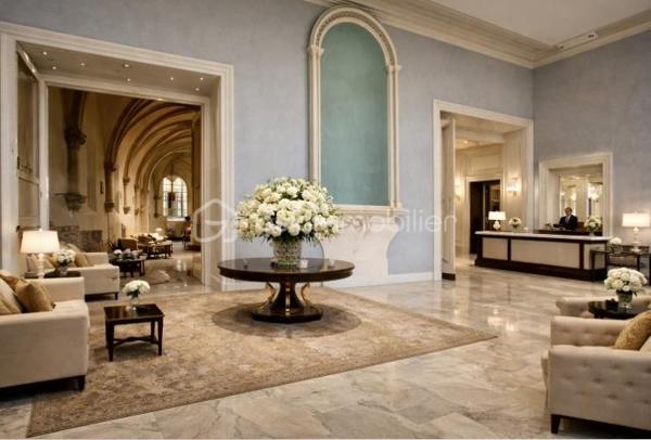 Chateau de 2 595 m²