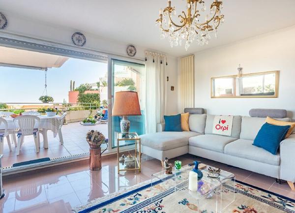 Appartement à vendre    2 pièces • 62 m2 Mandelieu-la-Napoule