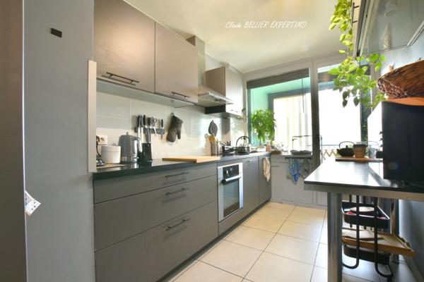 Marseille (13012) Secteur Montolivet-Petit Bosquet, Appartement T3 de 81 m2, avec son balcon exposé ouest, sa vue panoramique et