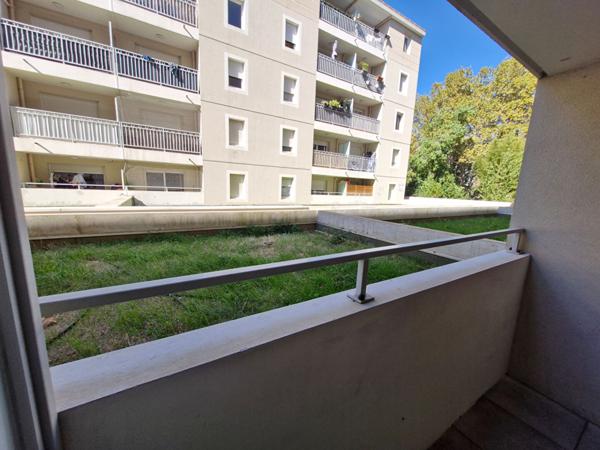 Toulon T2  (41 m2) + Place de parking privative